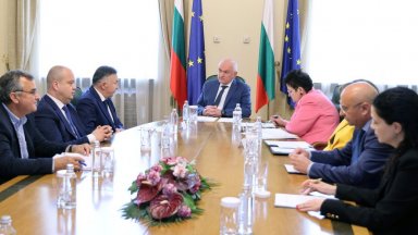 Вчера на протест кметове и жители на карловските села Богдан