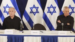 Израелската центристка партия увеличава натиска върху правителството на Нетаняху
