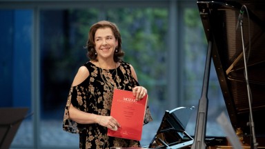 Елена Башкирова е първата международна звезда, която ще свири на новия пловдивски роял Steinway