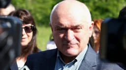 Главчев ще отиде на изслушването в НС за Сребреница, свиква и среща за Националната детска болница