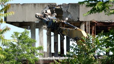 Започна разчистването на терена за Националната детска болница (снимки)