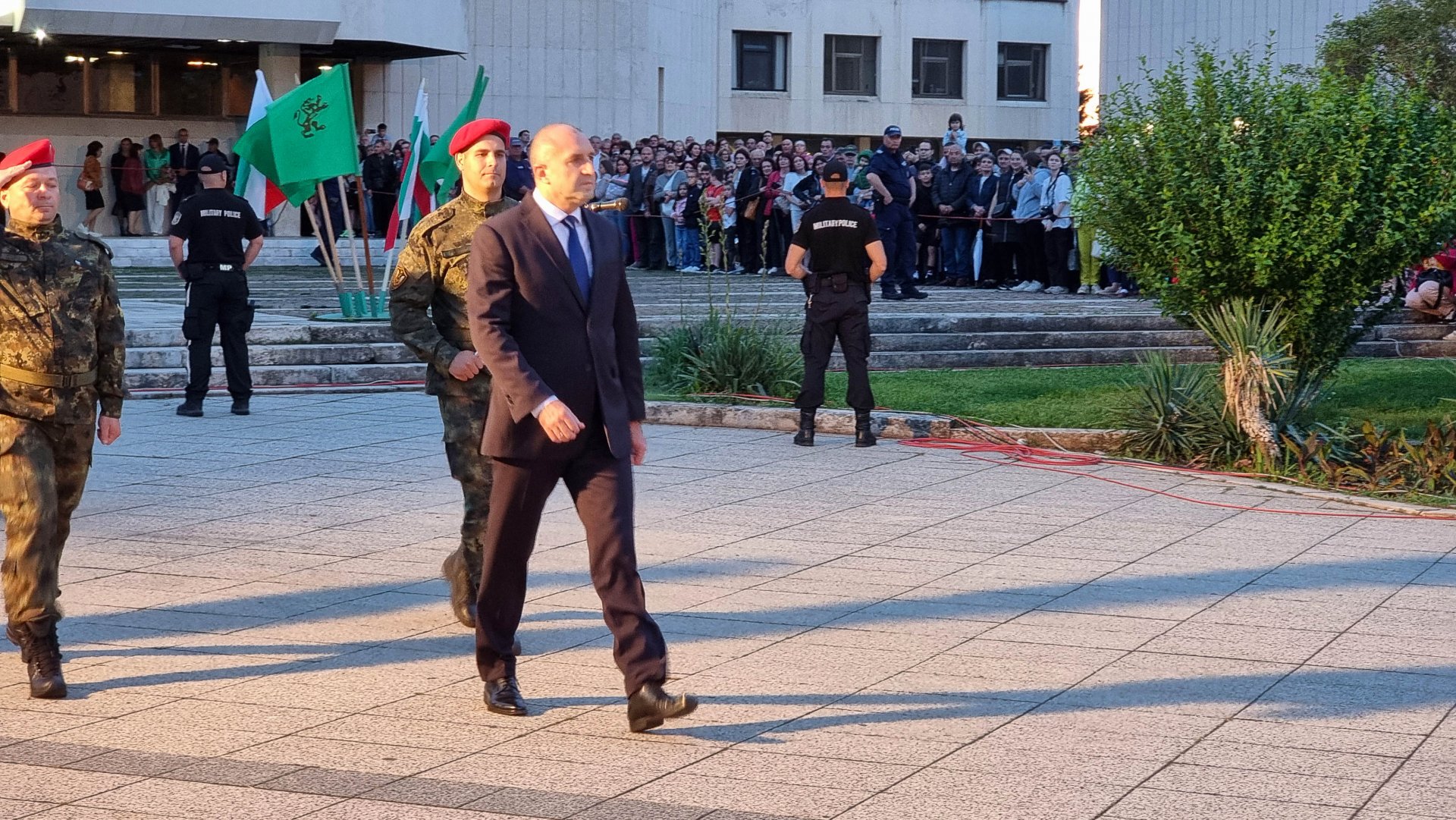 Стотици жители и гости на Враца отдадоха почит пред геройски загиналите за свободата на България 