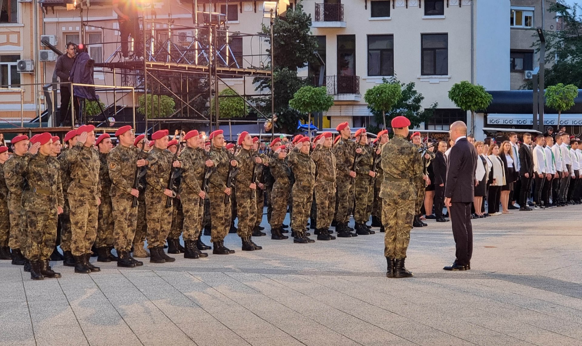 Стотици жители и гости на Враца отдадоха почит пред геройски загиналите за свободата на България 