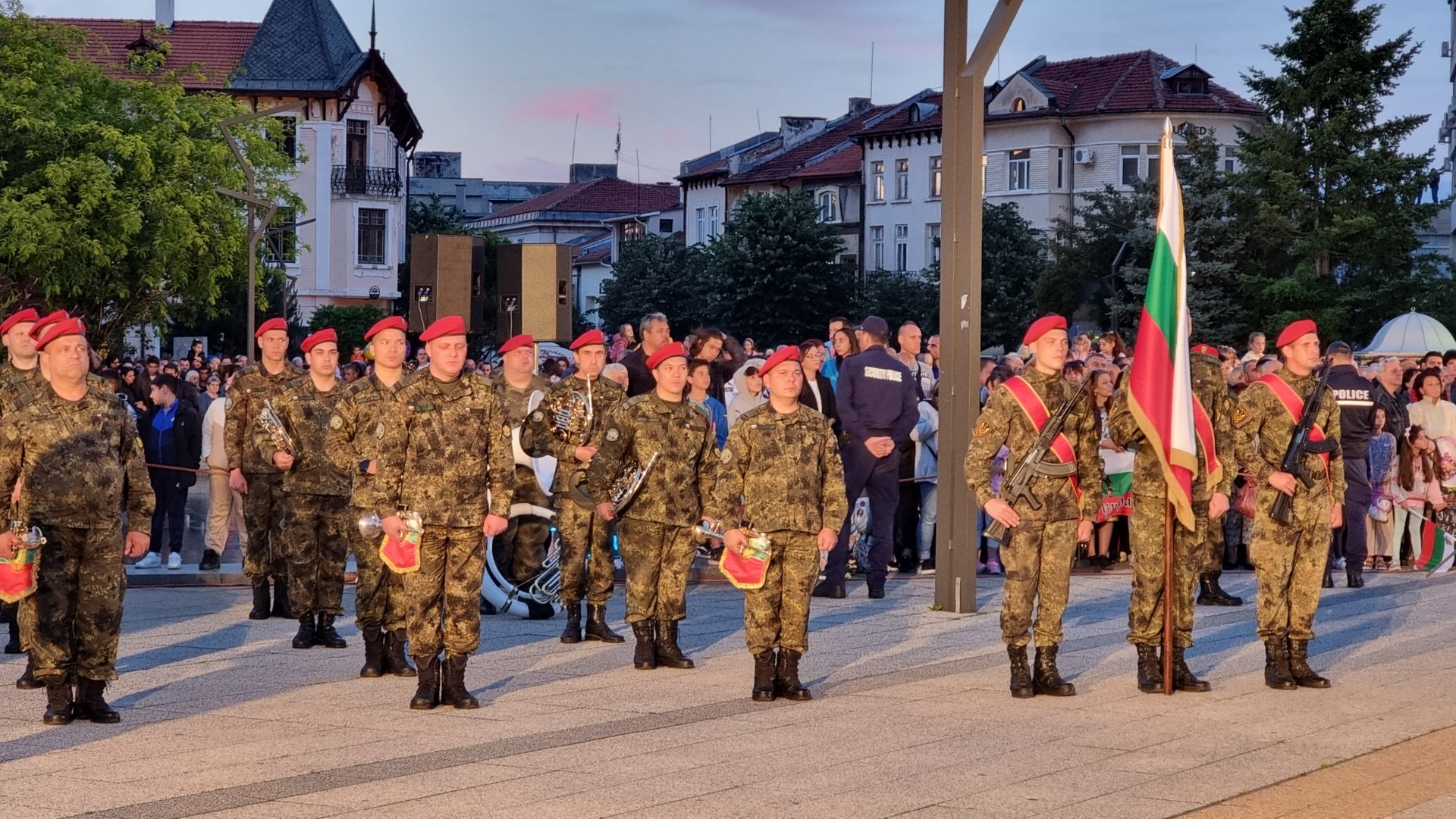 Стотици жители и гости на Враца отдадоха почит пред геройски загиналите за свободата на България 