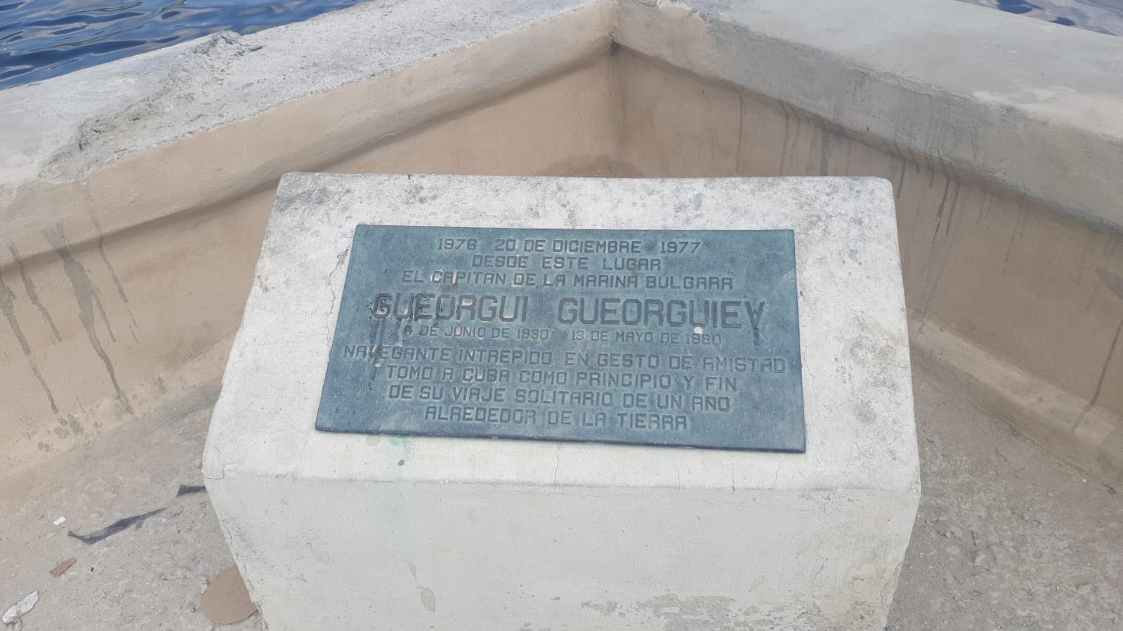 Плочата на кап. Николай Георгиев, започнал и завърши; околсветското си пътуване с яхта в Хавана