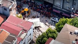 Блок с незаконно пристроен етаж се срути в Истанбул, един загинал и осем ранени