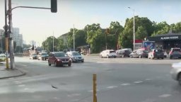 Шофьор на джип заплашил с пистолет водач на градски автобус в София