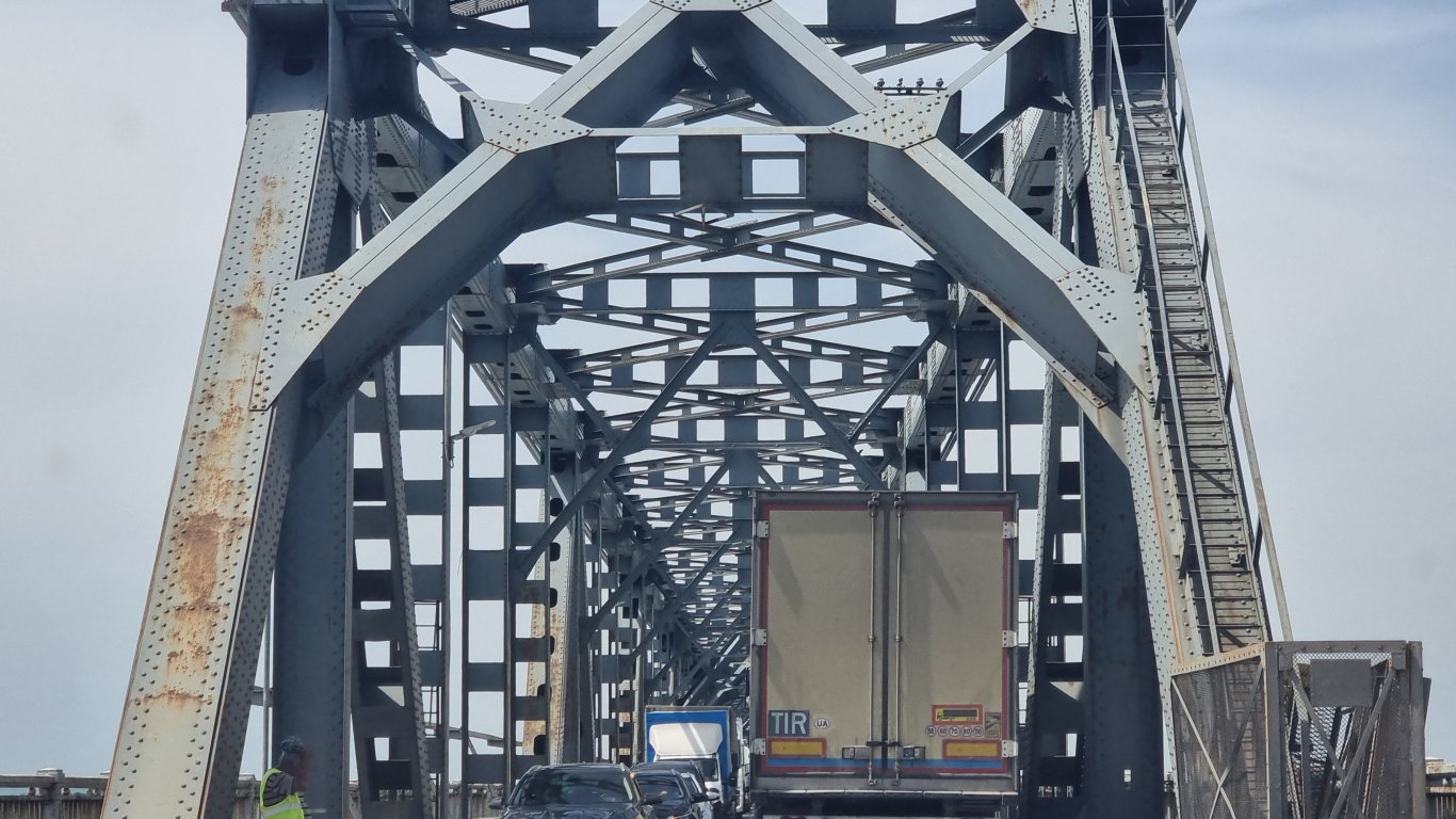 Променят движението на "Дунав мост" при Русе заради ремонт 
