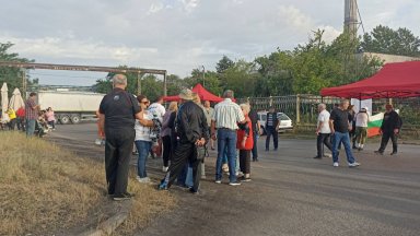 Протестиращи затвориха ключово кръстовище от международния път Русе- Свиленград