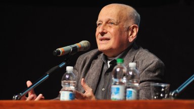 Аржентинският писател и режисьор Едгардо Козарински почина на 85-годишна възраст