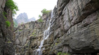 Най-високият водопад в Китай има своята малка тайна
