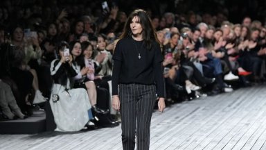 Творческият директор на Chanel Виржини Виар се оттегля от поста си