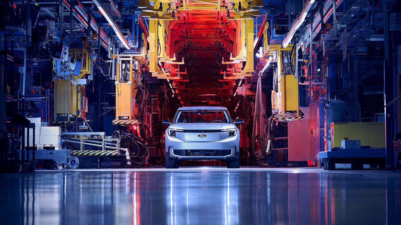 Първият Ford Explorer на ток слезе от поточната линия в Кьолн