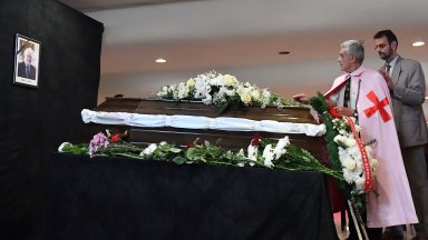  Ден на траур в Разград: Хиляди изпратиха дългогодишния кмет Денчо Бояджиев в последния му път (снимки)