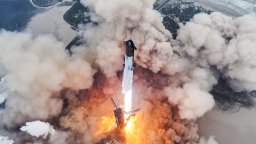 SpaceX изстреля успешно най-голямата ракета в света (видео)