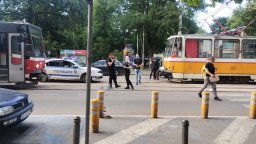 Трамвай блъсна пешеходец до столичния парк "Заимов"