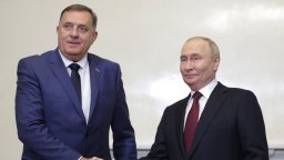 Един от най-противоречивите политици на Европа изгледа Борац - "Левски" и поздрави босненците