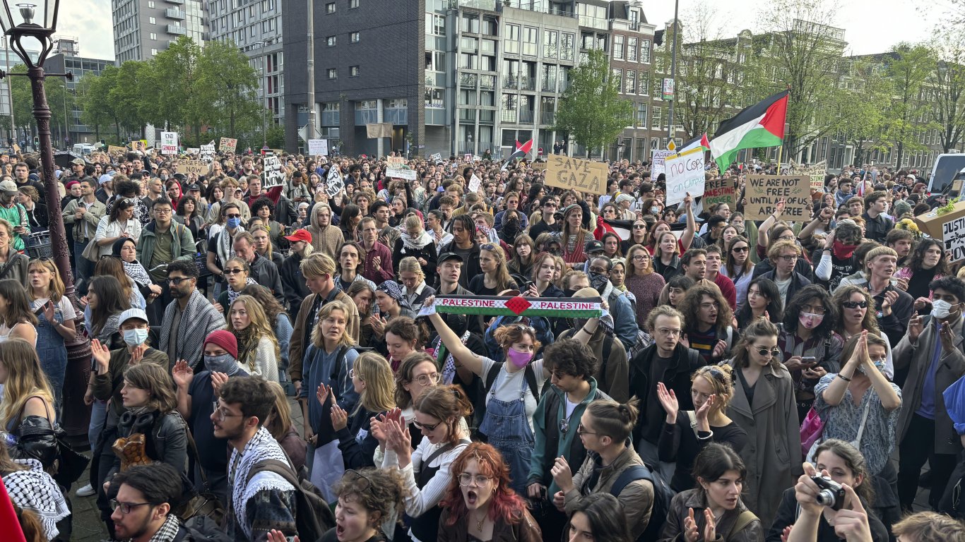 Протест на студенти в Амстердам срещу войната в Газа
