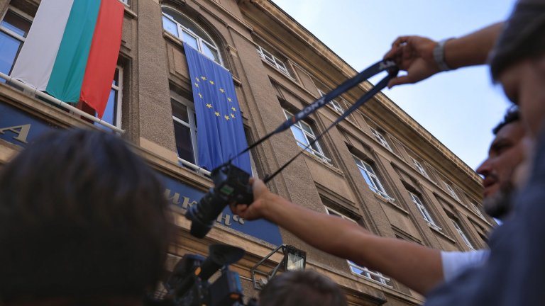 "Мяра": Над 55% от българите имат положително отношение към ЕС, но 46% са против еврото