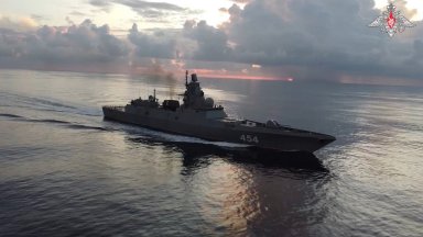 Руска ядрена подводница и фрегата стреляха учебно в Атлантическия океан на път към Куба