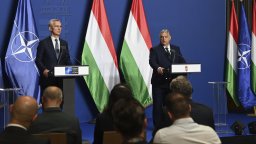 Столтенберг: Унгария се съгласи да не налага вето върху помощта на НАТО за Украйна