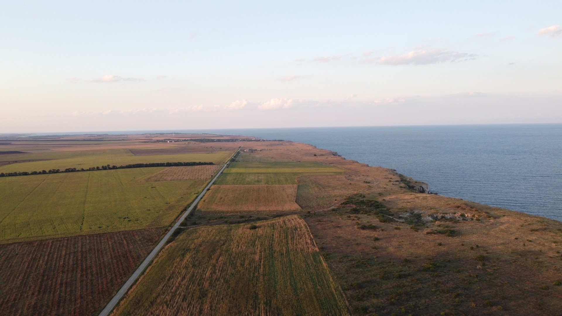 Съвсем не е безобидно: защо Черно море променя цвета си