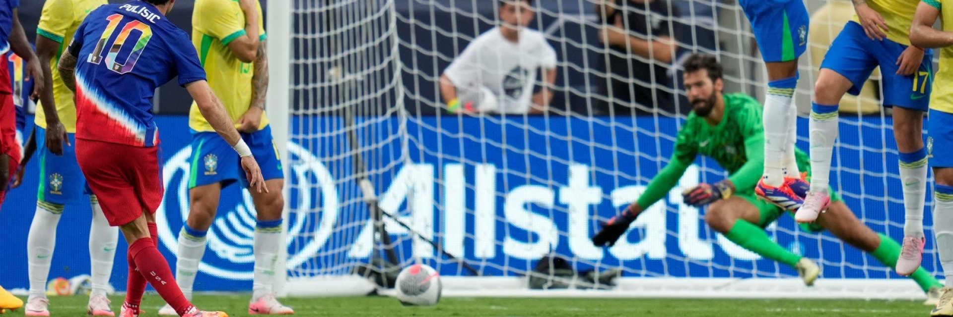 Селесао не успя да бие надъханите американци, а бразилските медии се притесниха