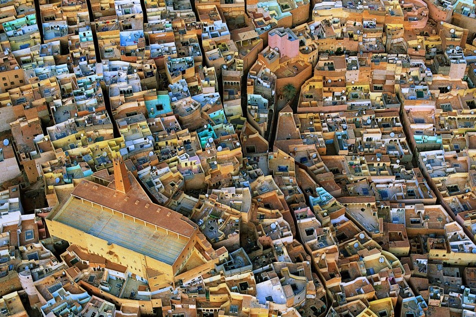 [Migrated image] https://i.dir.bg/kino/films/11566/L---ALGERIE--VUE-DU-CIEL--Un-film-de-Yann-Arthus-Bertrand_l.jpg
