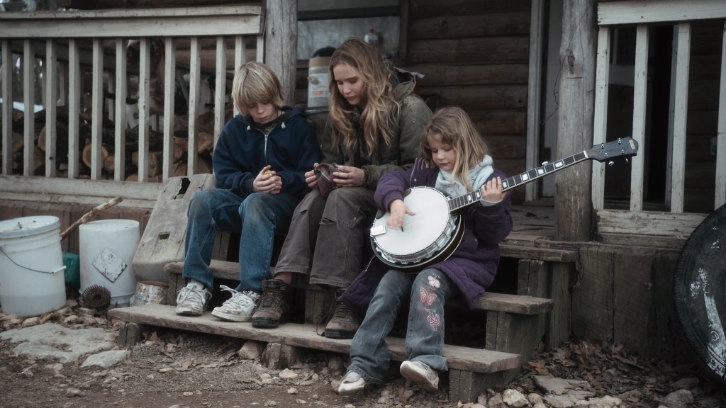 [Migrated image] https://i.dir.bg/kino/films/8222/large_winters_bone_blu-ray_12.jpg