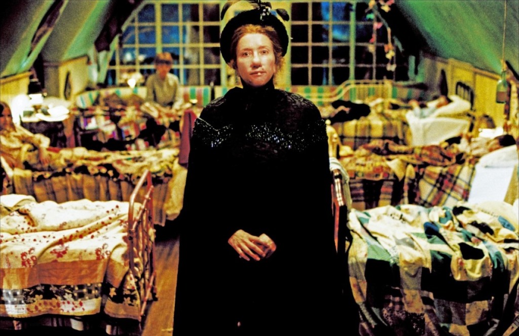 [Migrated image] https://i.dir.bg/kino/films/5851/nanny-mcphee-2005-02-g.jpg