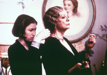 [Migrated image] https://i.dir.bg/kino/films/986/Gosford_Park_Kelly_Macdonald_Maggie_Smith1.jpg