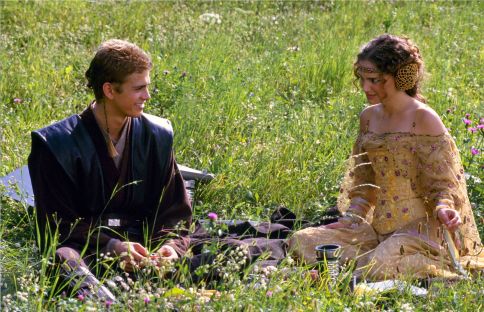 [Migrated image] https://i.dir.bg/kino/films/197/Star_Wars_Episode_II_Attack_of_the_Clones_Hayden_Christensen_Natalie_Portman_2.jpg