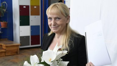 Елена Йончева: Няма как да приема поставянето на работата ми през изминалия мандат в определени рамки