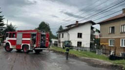 Спукана газова тръба взриви къща в Костинброд, жена е с тежки изгаряния