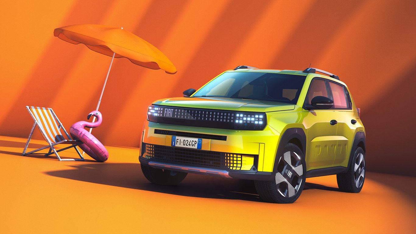 Новият Fiat Grande Panda очарова с квадратни форми от миналото