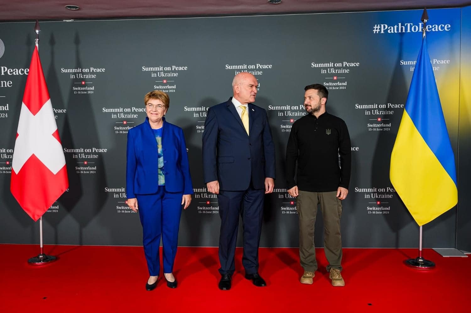 Димитър Главчев на конференцията - до него вдясно е президентът Зеленски, а вляво домакинът - президентката на Швейцария Виола Амхерд