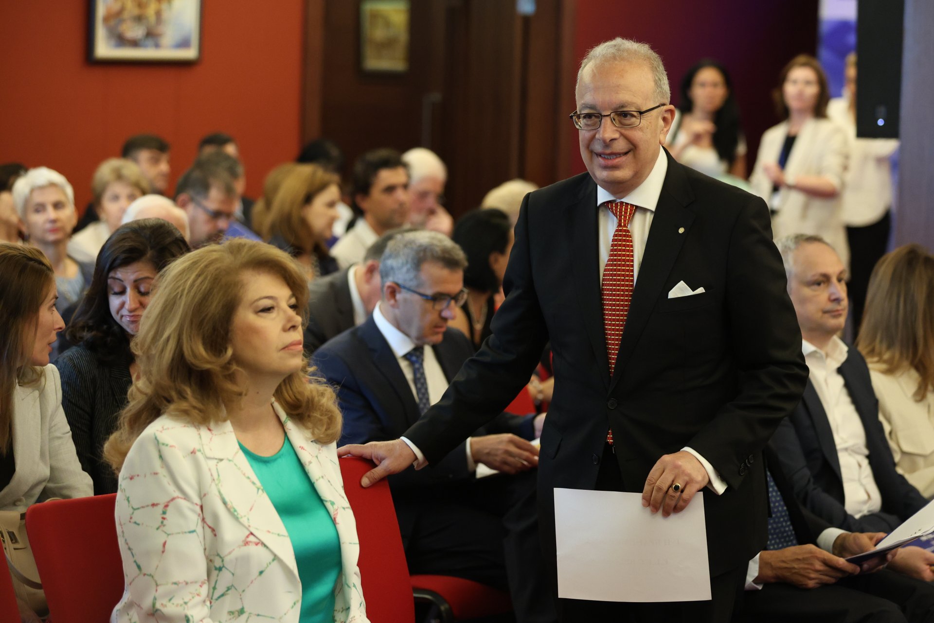 Вицепрезидентът Илияна Йотова и председателят на Европейската лига за икономическо сътрудничество за България и Балканите Бранимир Ботев 