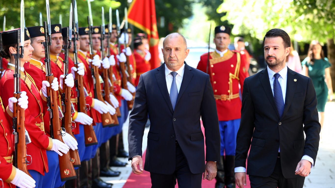 Президентът на Черна гора и първата дама посрещнаха Румен Радев и съпругата му (снимки)
