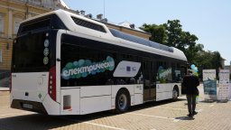 Автобус на водород вози безплатно по маршрута на тролейбус №9 в София 