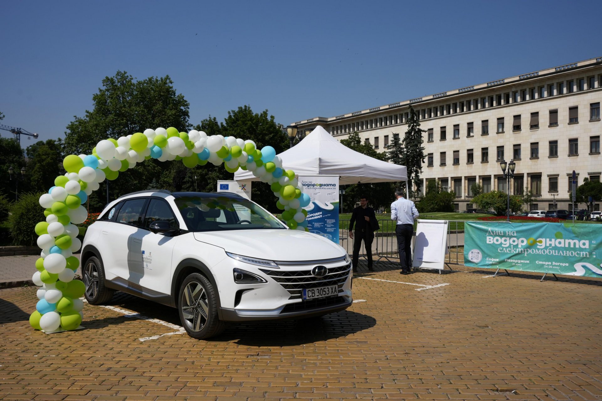SUV Hyundai NEXO - единственият засега водороден автомобил в България