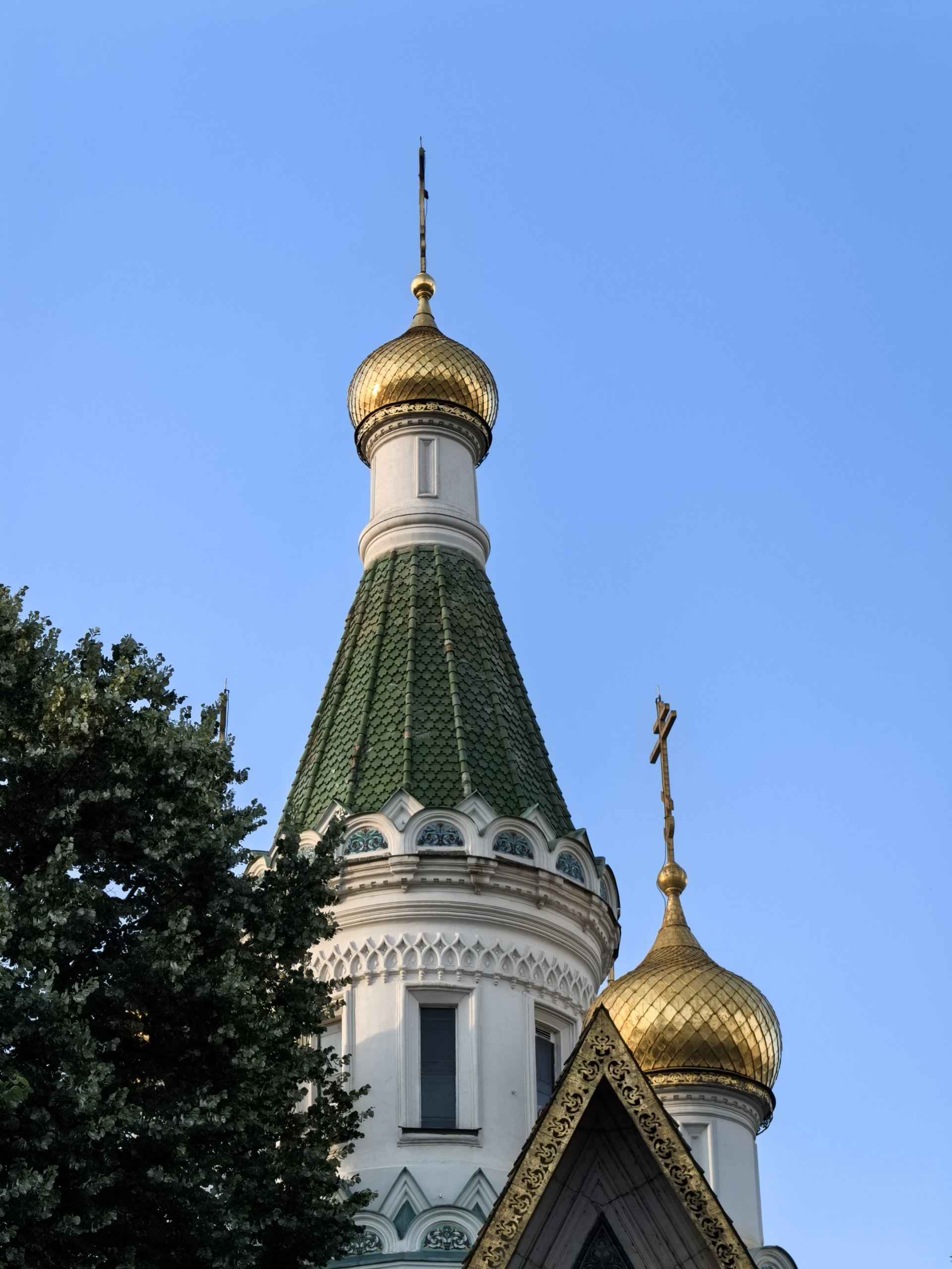 Покривът на Руската църква в София