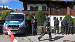 Олигархът Алишер Усманов съди банка "Ю Би Ес" заради германско разследване