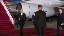 Първа визита от 24 г. насам: Ким Чен Ун посрещна Путин с прегръдка на летището в Пхенян (видео)