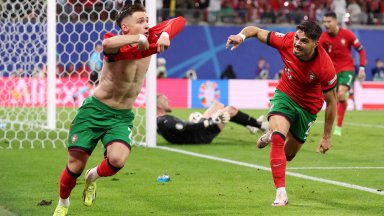 Чешки защитник подари успешен старт на неубедителна Португалия