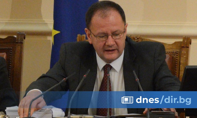 Бившият председател на Народното събрание Михаил Миков коментира пред Dir.bg