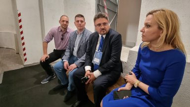 Участници в 19-ата Световна среща на българските медии прекараха около 30 минути в бомбоубежището на операта в Одеса при въздушна тревога 