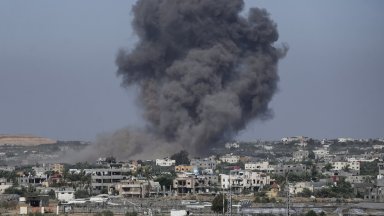 Поне 12 жертви при масирана израелска атака в Рафах