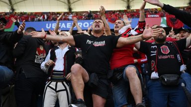 Балкански страсти: УЕФА наказа Сърбия и Албания заради фенски изцепки