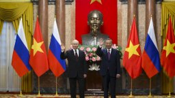 21 салюта за Путин: Руският президент договори всеобхватно стратегическо партньорство и с Виетнам (снимки)