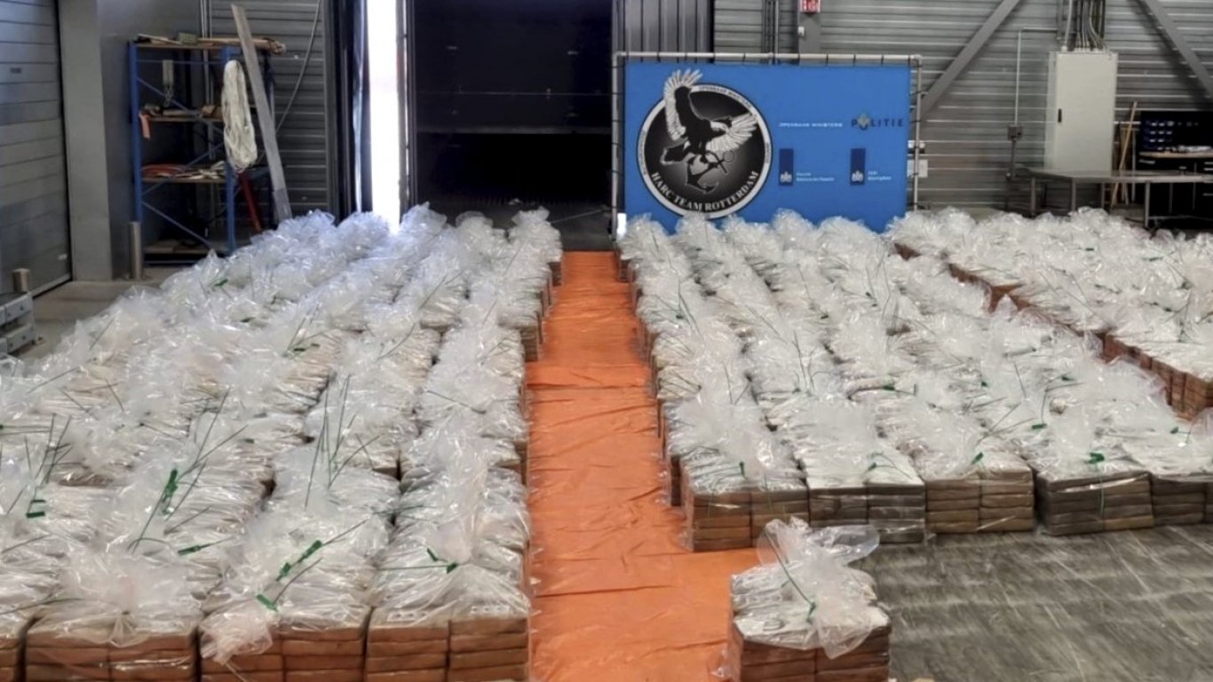 3600 кг кокаин, скрит в пратка банани, задържаха в Нидерландия 